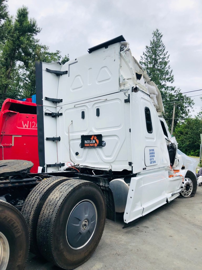 Freightliner cascadia parts Clearance