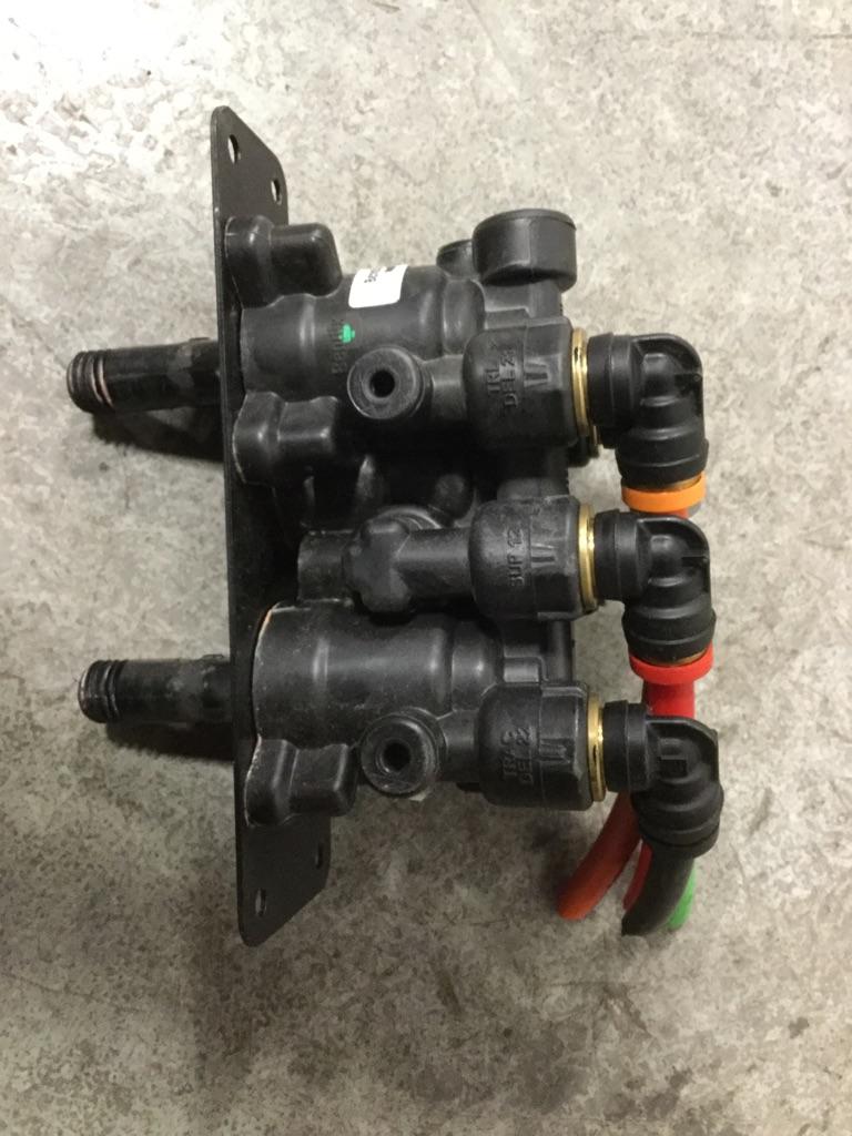 2015 Freightliner Cascadia VAVLE AIR BRAKE Payless Truck Parts