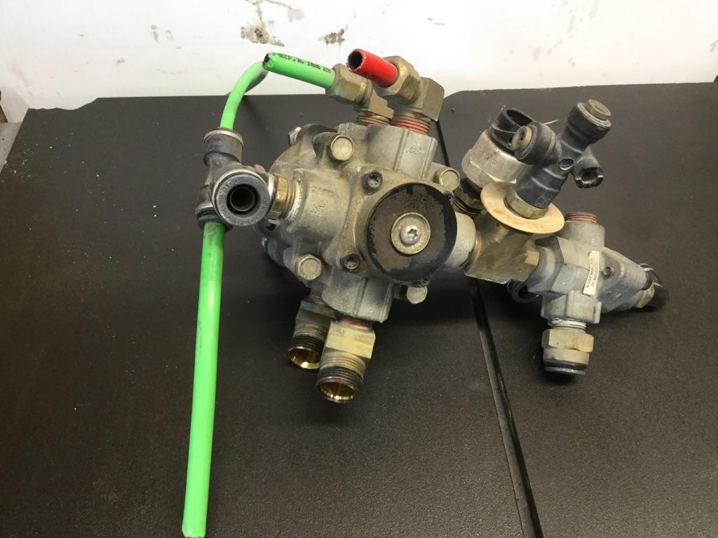 2016 Freightliner Cascadia Brake / Clutch Pedal Box Payless Truck Parts