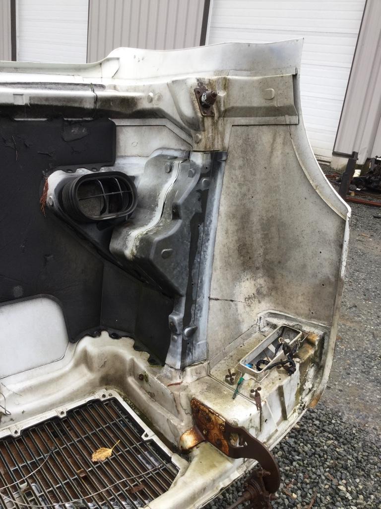 GMC/Volvo/White Hood Payless Truck Parts