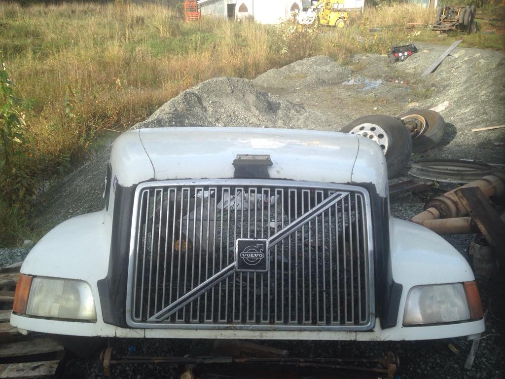 GMC/Volvo/White Hood Payless Truck Parts