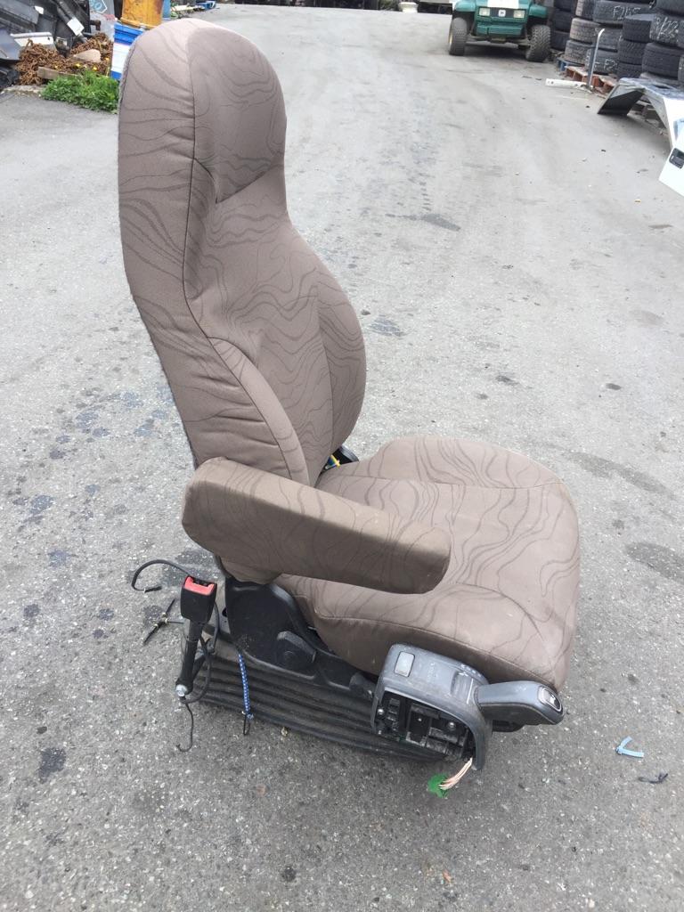 2016 Volvo Vn670 Seat, Front Payless Truck Parts